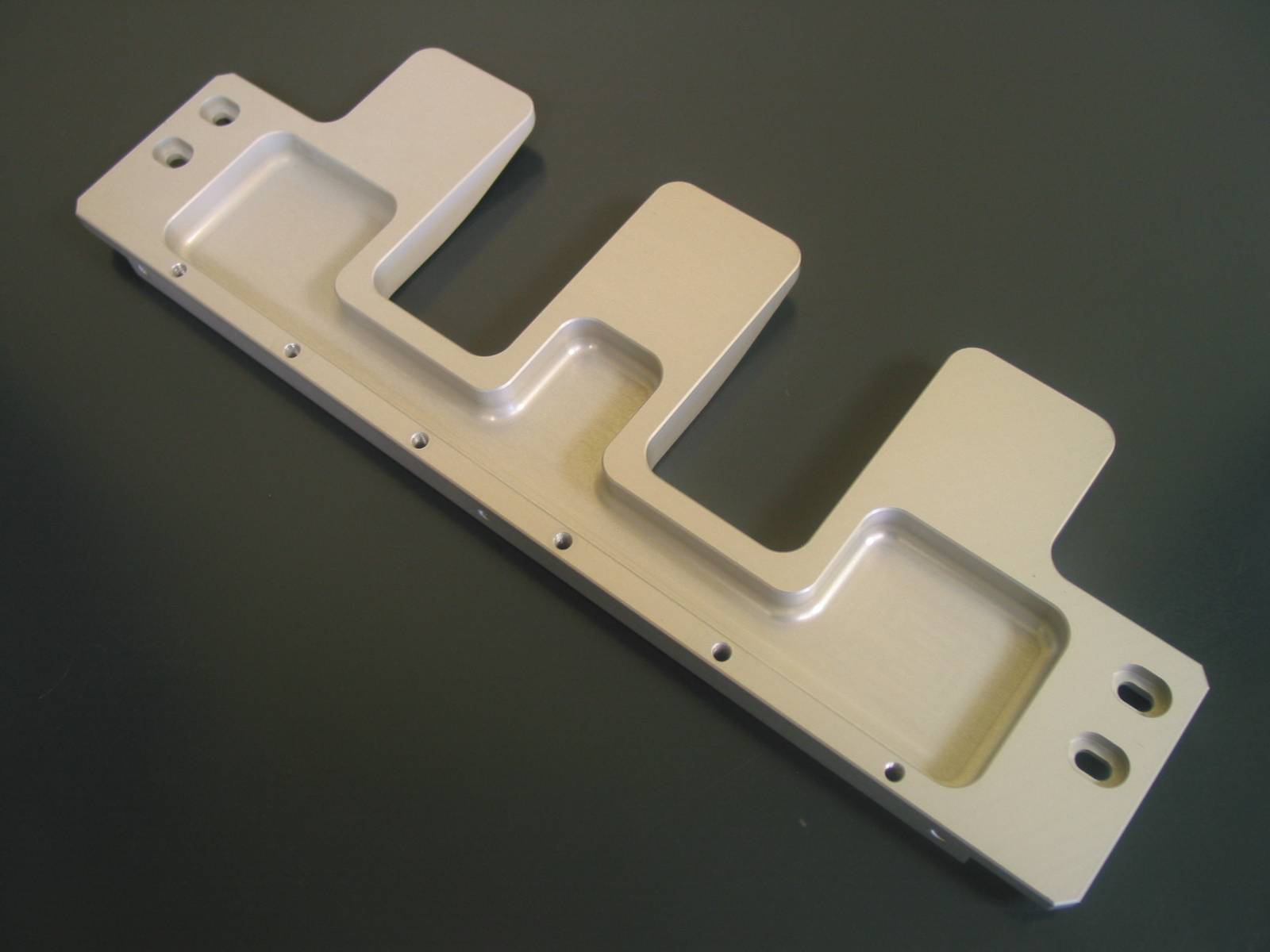 Fabrication de boitier en aluminium sur-mesure pour entreprises Toulon, Var (83)