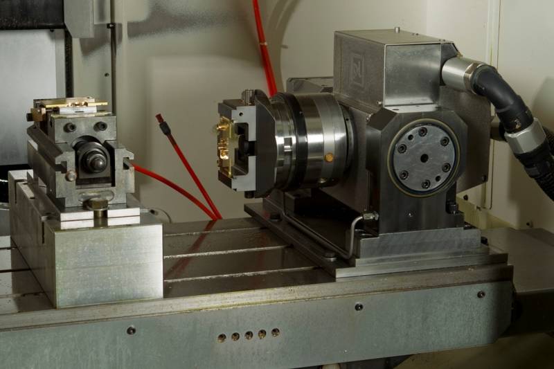 Usinage 5 axes + reprise étau pièce en laiton chez Serelec