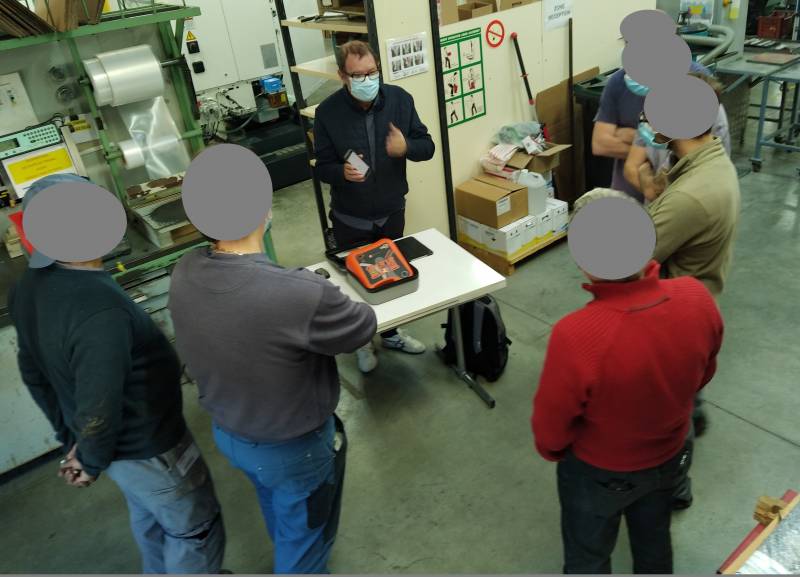 Défibrillateur Automatisé Externe connecté chez serelec usinage