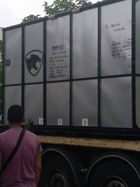 Livraison tour DOOSAN chez SERELEC. Usinage en série