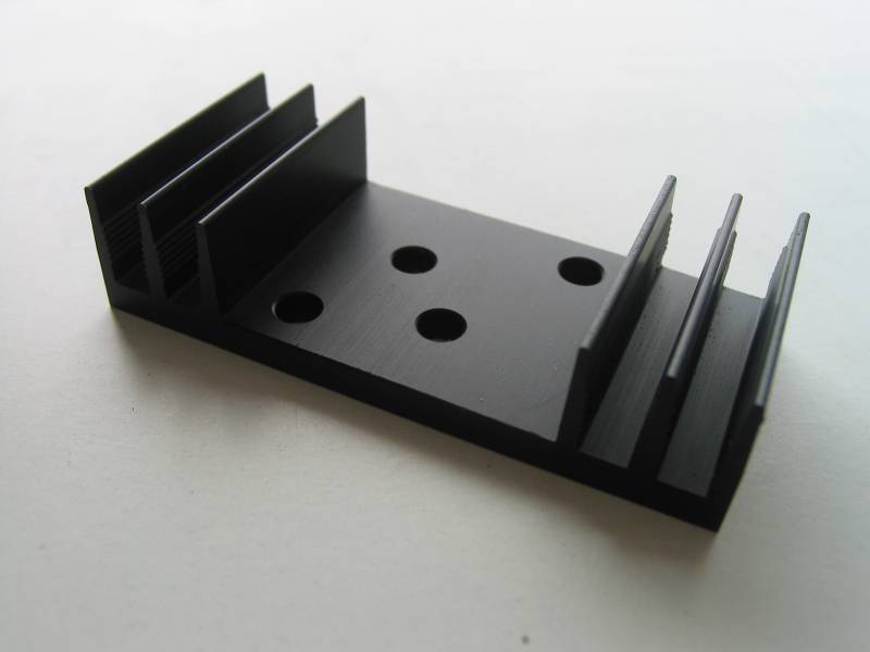 Fraisage  moyenne série dissipateur thermique en aluminium  chez Serelec