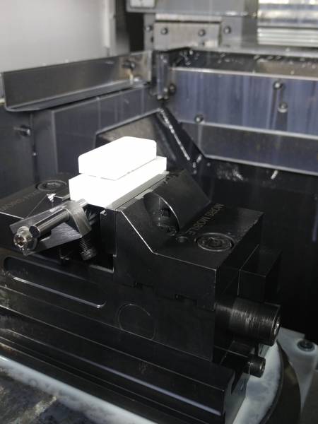 Fraisage  pvc blanc en série chez Serelec en Région Sud